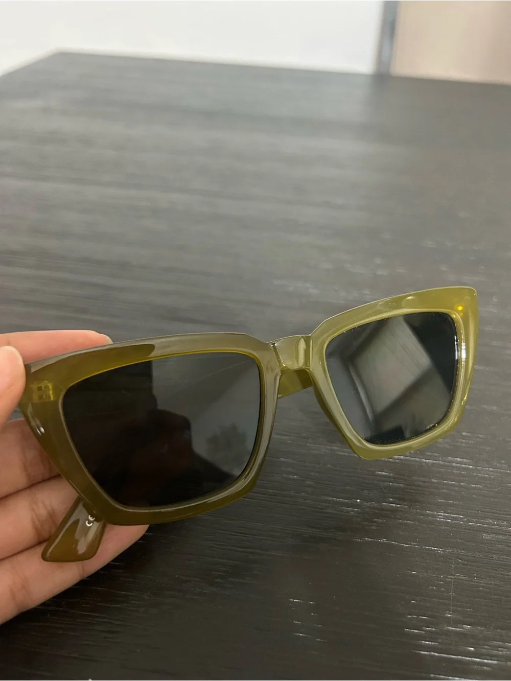 Women’s Olive Green Cat Eye Sunglasses - Fashion Accessory